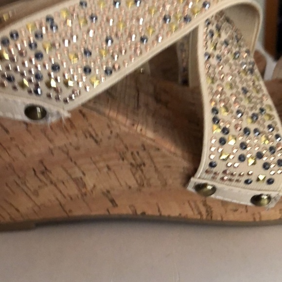 XOXO size 10 ivory tan stretch platform slides with studs stretch fabric upper - Picture 8 of 8